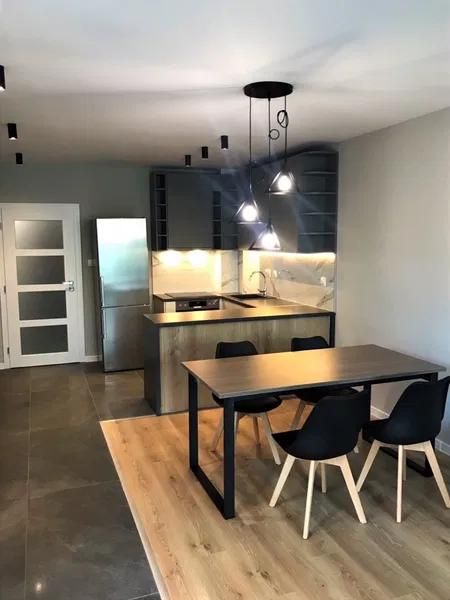 Дава се под наем Двустаен апартамент в Пловдив, Христо Смирненски - 76 кв.м за 500 € - Снимка #2