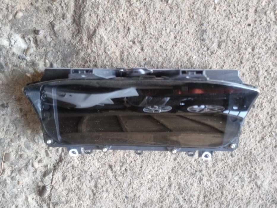 Ceasuri display plasma cu rama dupa masina de europa Range Rover Velar