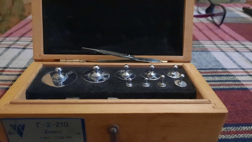 Продам лабораторный набор гирь