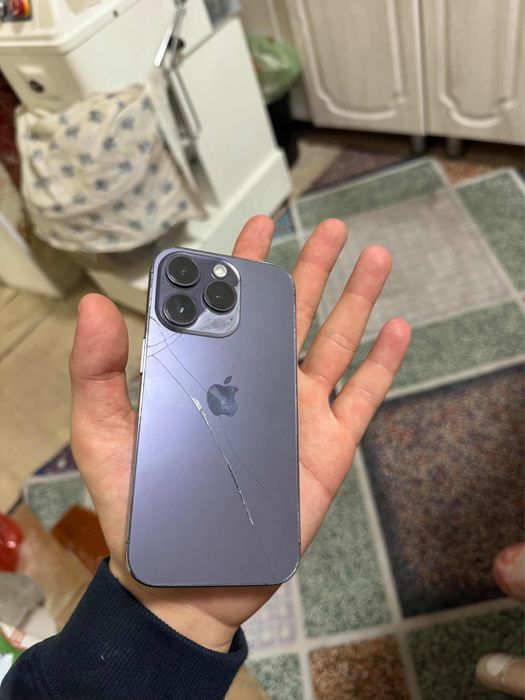 Продам Айфон 14 про