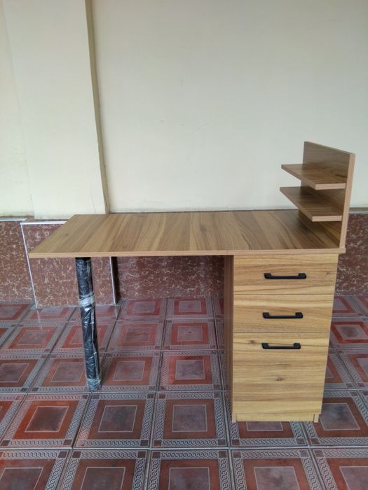 Маникюрный трансформер стол.