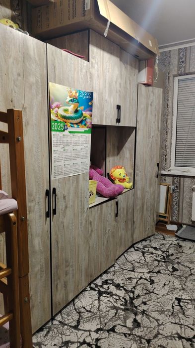 Продам комплект мебели в детскую