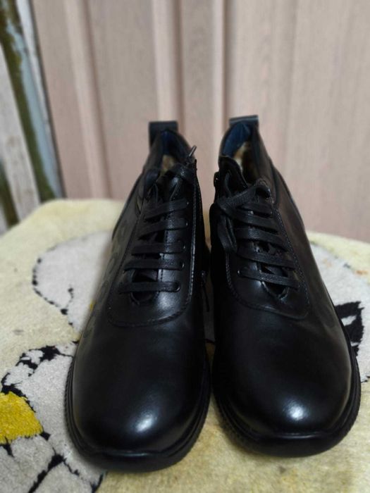 Продам зимнюю новую мужскую обувь