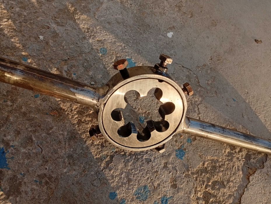 Плашка 1 1/2 /цол и половина/