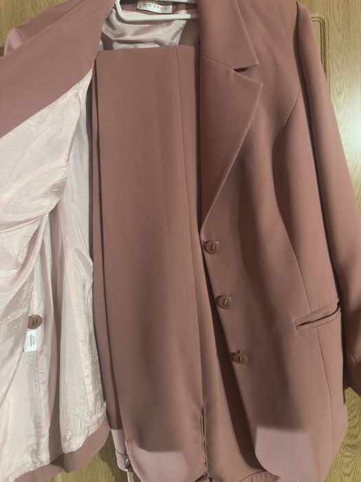 Vand  sacou cu pantaloni