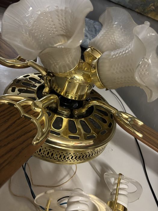 Lustra cu ventilator