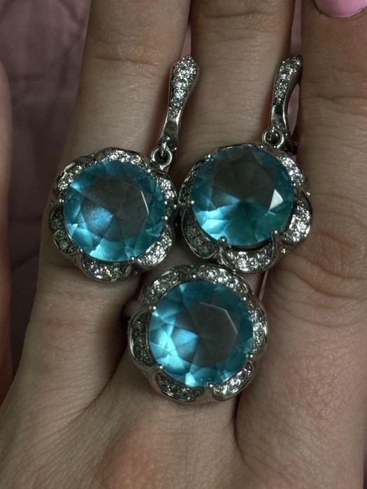 Продам серебрянный комплект