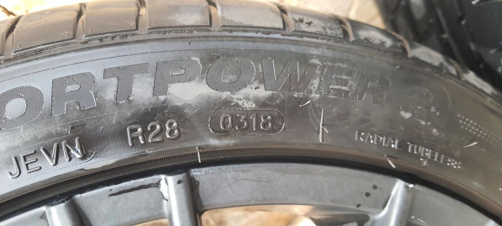 Jante aliaj pe 18 negre cu anvelope vara bmw
