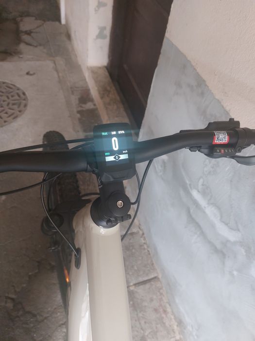 Vând bicicleta cu motor