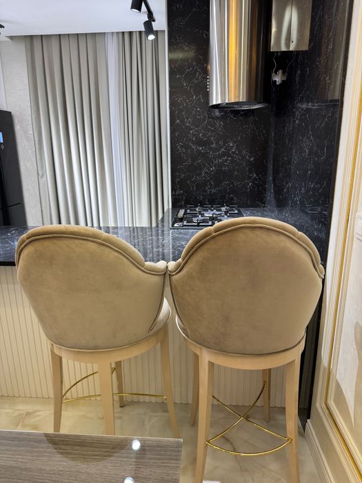 Turkiyaning Zebrano brendining ikkita barni stuli