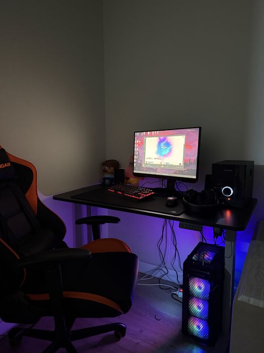 Продам игровой стол и кресло