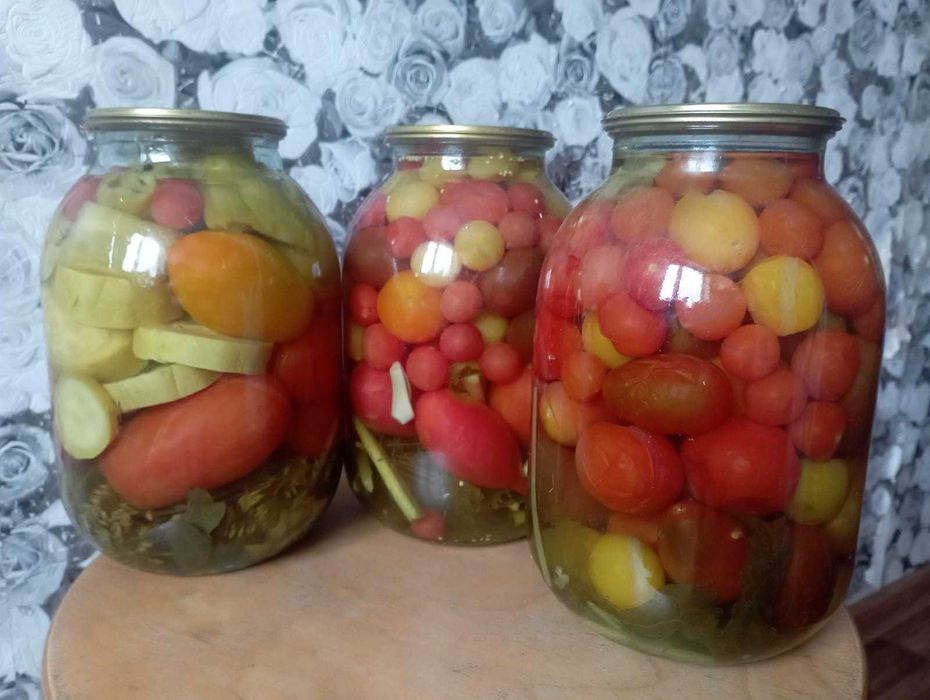 Продам соленья, салаты, компоты