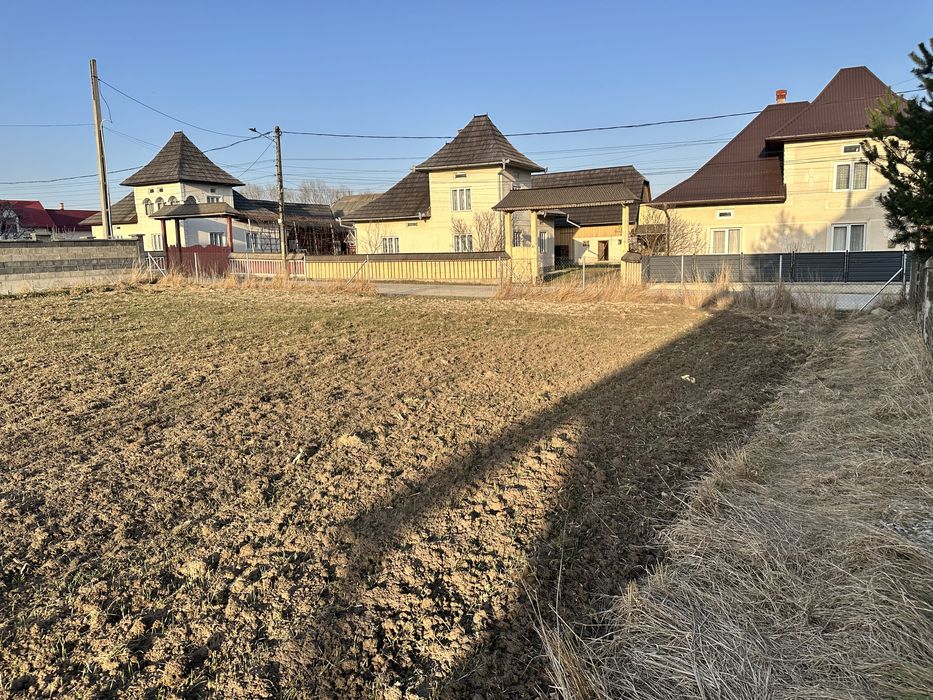 Teren de vinzare (fronturi de casa)