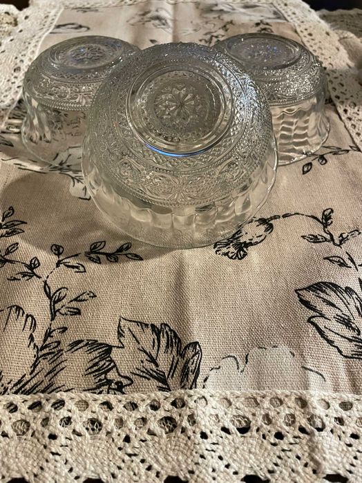 Чаши за мелба и купички