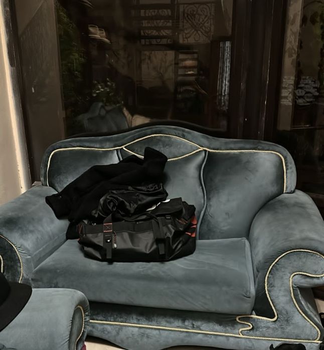 Шикарный диван для зала