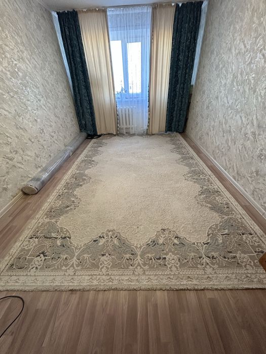 Продам ковёр 2.5-4 размер