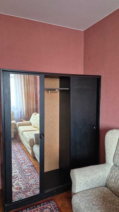 Гардероб с огледало, комод и скрин