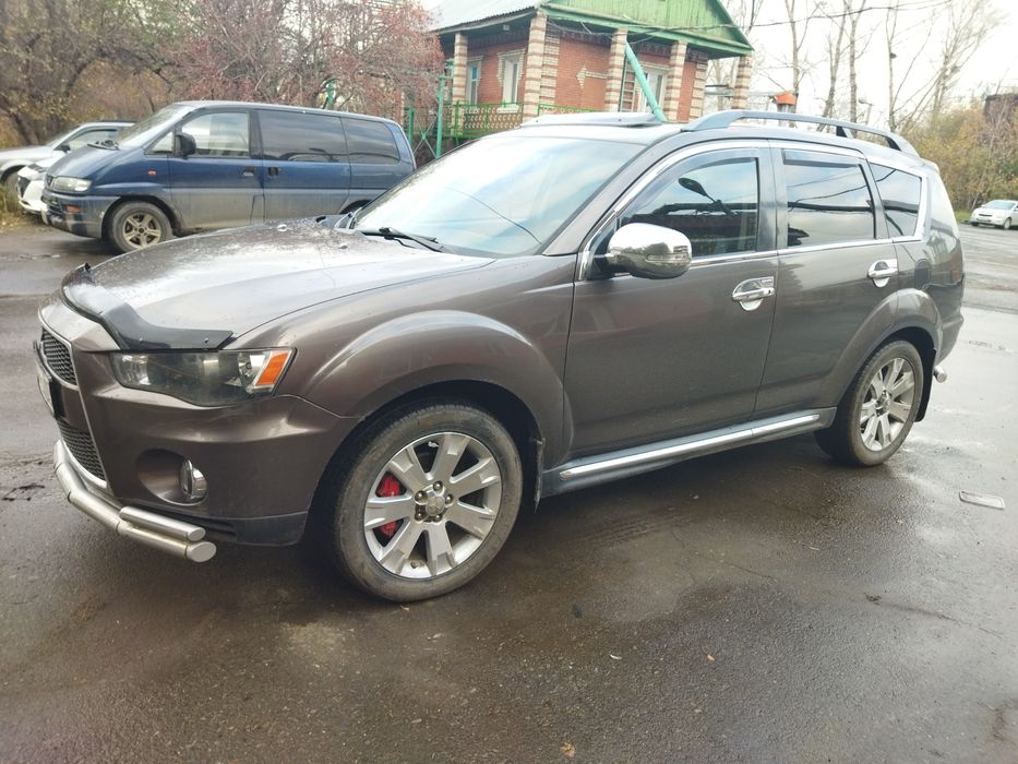 Мицубиси Оутлендер 2011