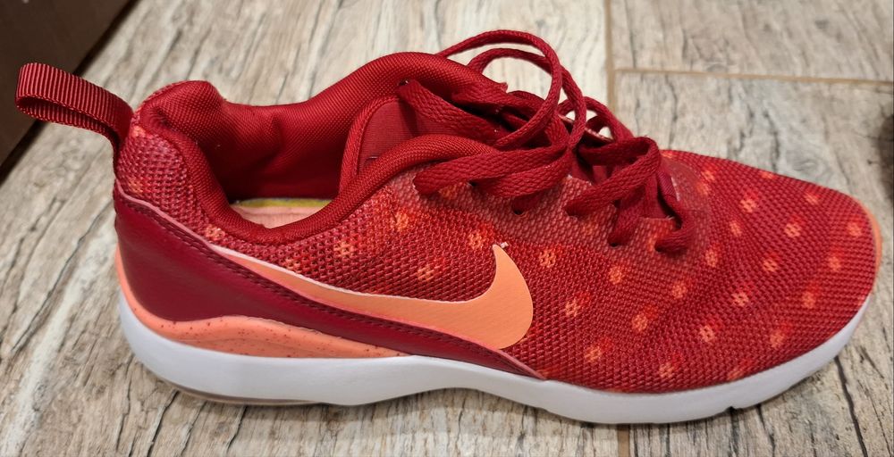 NIKE Дамски маратонки-номер 39