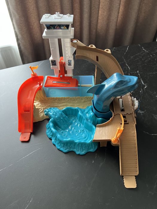 Продам трек Hot Wheels Атака Акулы
