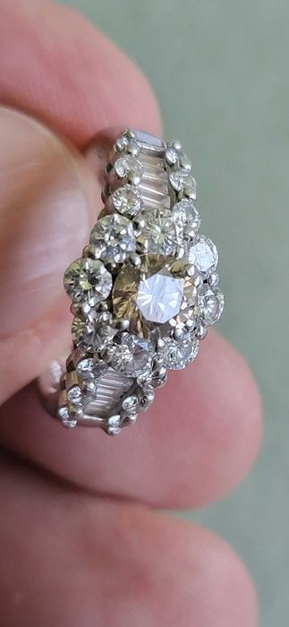 Inel superb din platina + pink diamond 0,6ct si anturaj briliante albe