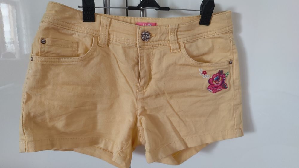 Blugi scurți galbeni/kaki