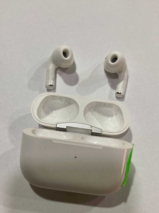 Apple AirPods Pro  (MWP22ZM/A)