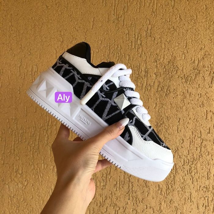 Adidași Valentino