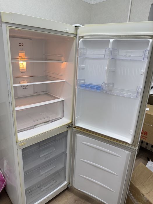 Продам Холодильник с Машинкой
