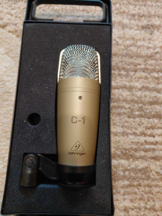 Vand Mixer Analog Behringer Xenyx QX 1002USB+microfon Behringer C-1 cu condensator pentru studio.