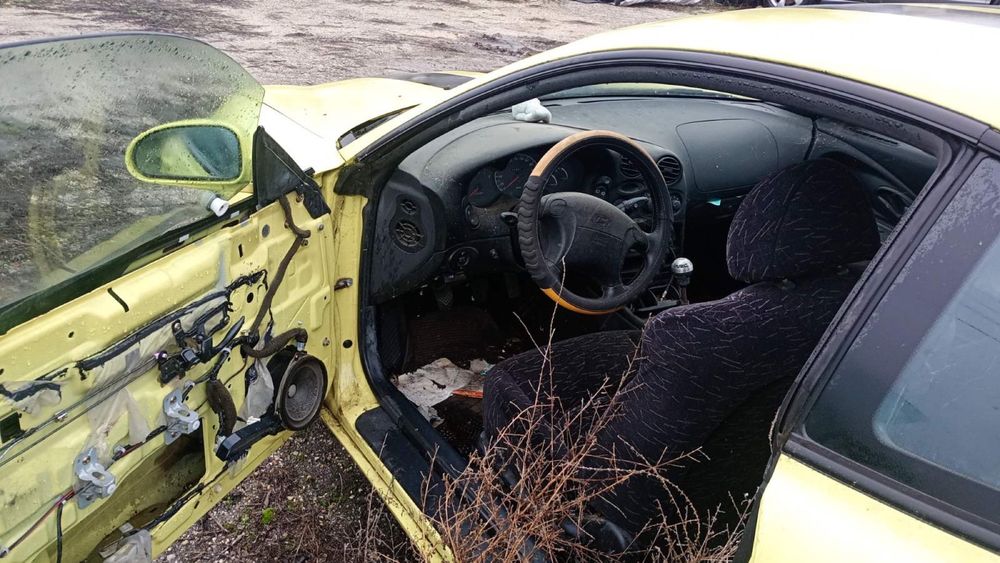 Продава се само на части Hyundai Coupe 2.0