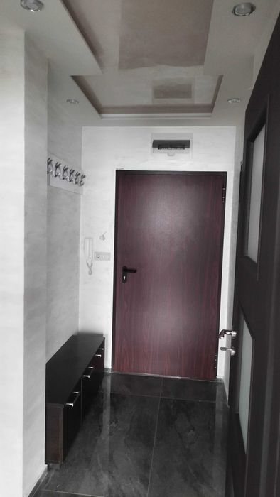 Под наем двустаен в нова сграда в центъра на София