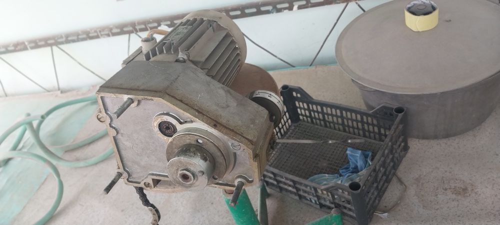 Электро двигатель сотилади