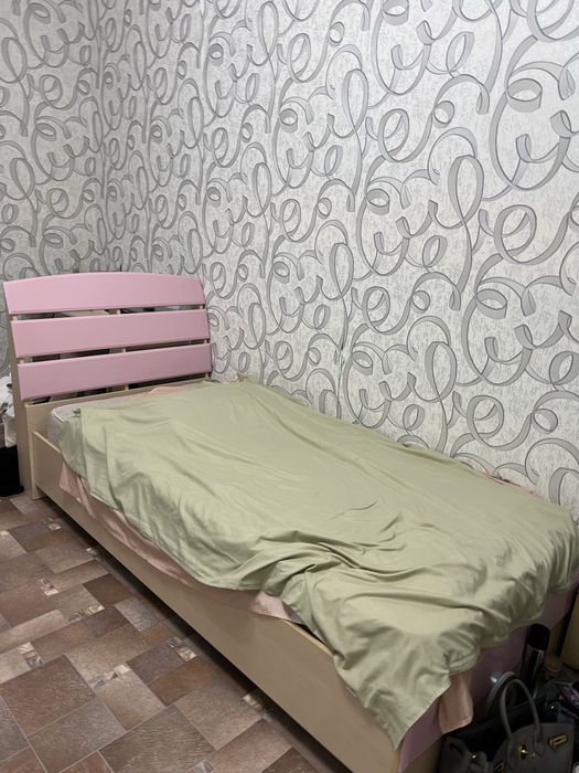 2 кровать и шкаф