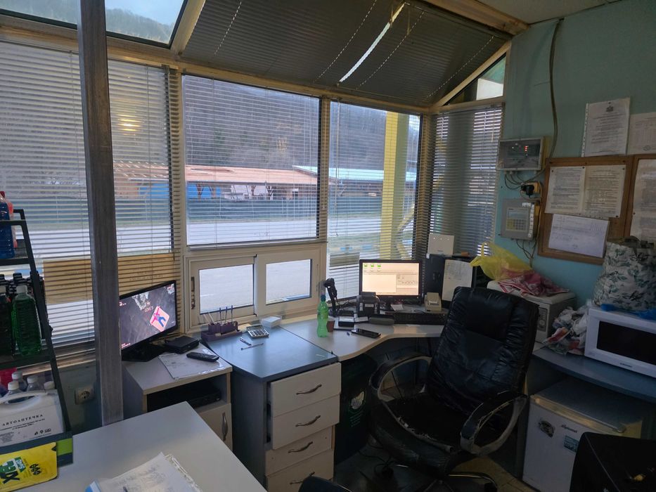 Работеща бензиностанция с газстанция и автомивка