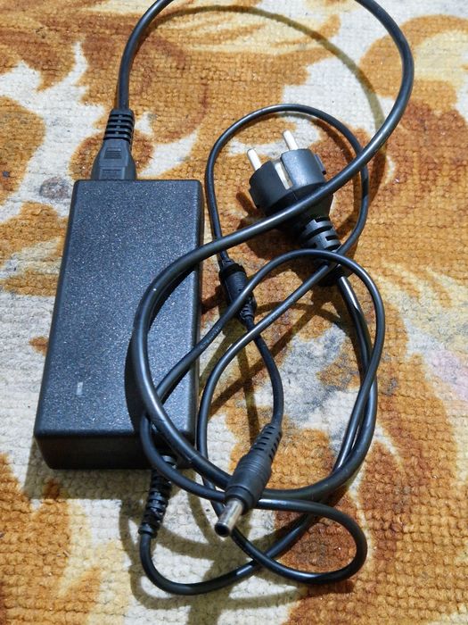 Зарядное устройство Samsung NP300E5C — оригинал