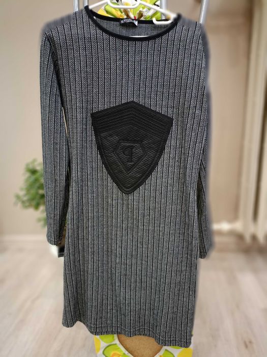 Много мека и удобна рокля. Размер М. И блуза ангора.