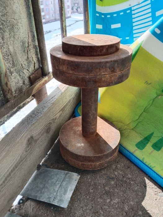 Продаем  гантель б/у