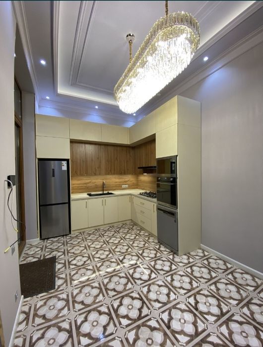 Ишлап чикарувчи томондимн ошхона учун мебелар