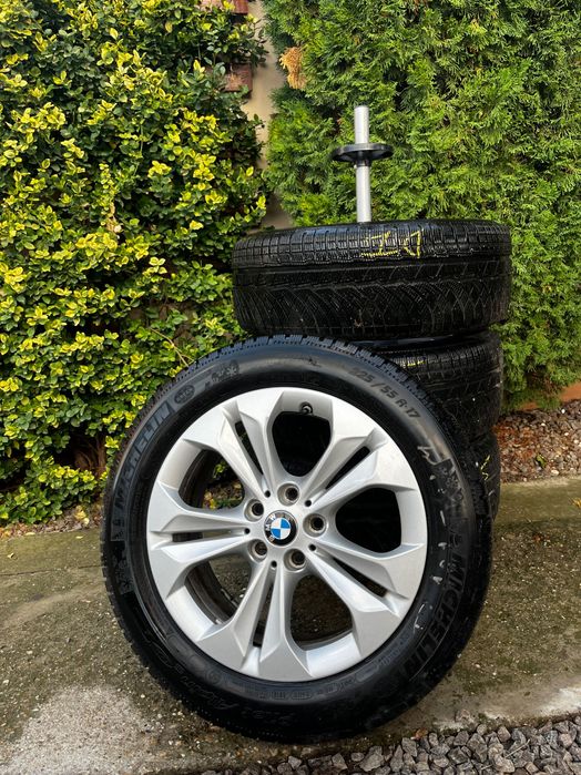 Jante BMW x2 în stare foarte bună, alături de cauciucuri de iarnă