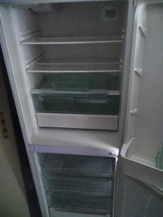 Продавам Хладилник Notpoint  Aristion--Договаряне