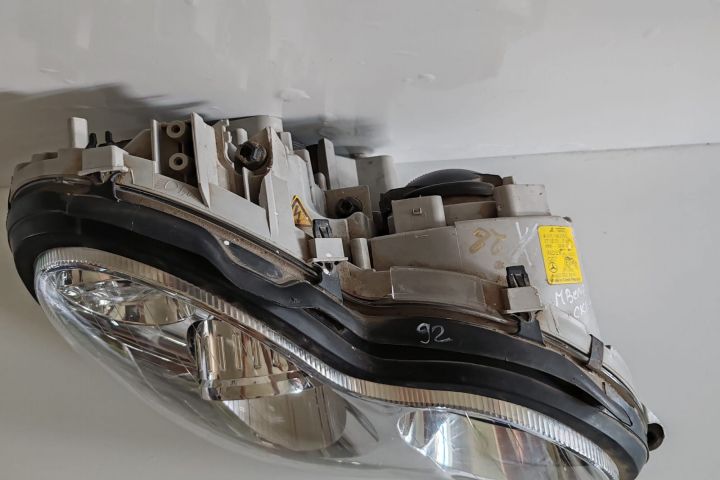 Far Dreapta Bixenon fara droser cu defect Mercedes-Benz A2038203861 M