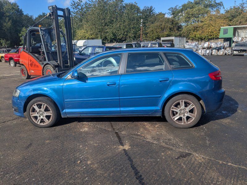 Dezmembrari / Dezmembrez Audi A3 Sportback (8PA) Facelift 2.0 TDI CFFB cutie viteze manuala cod culoare LX5V