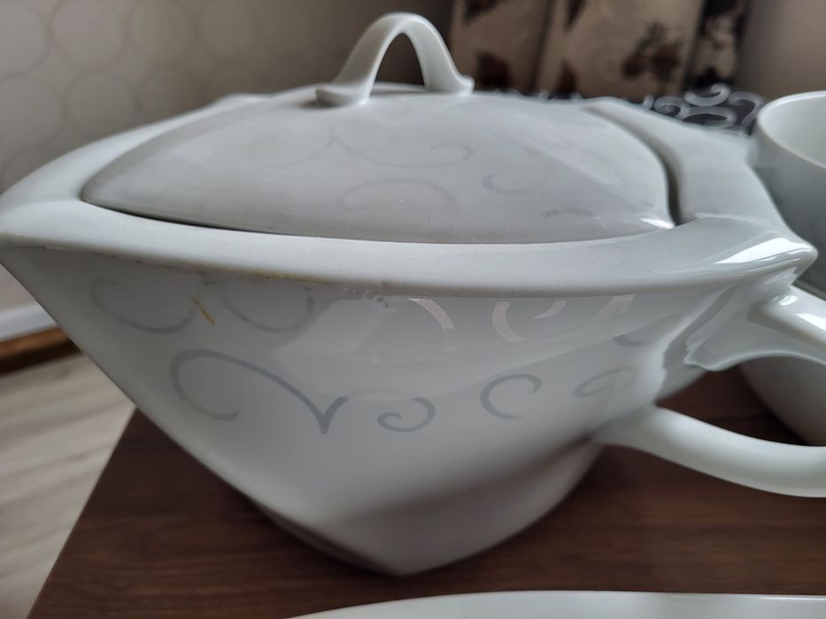 Столовый обеденный набор посуды