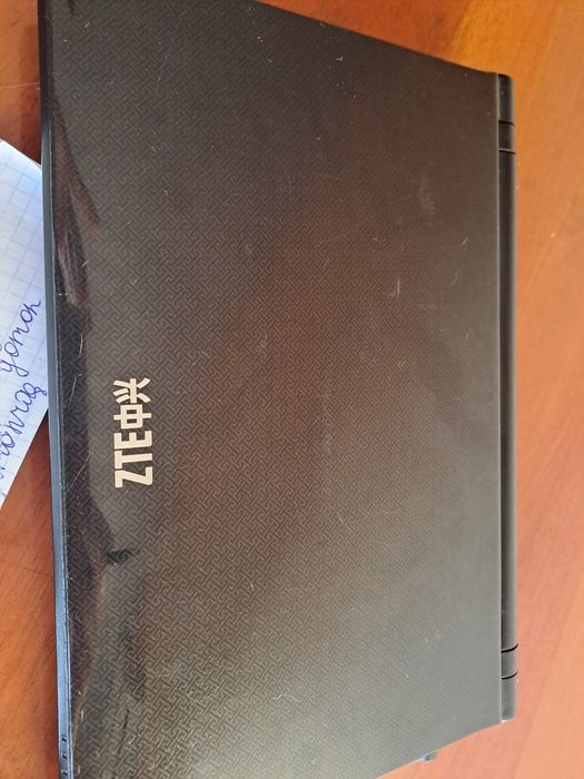 ZTE V60  Netbook oxirgi model