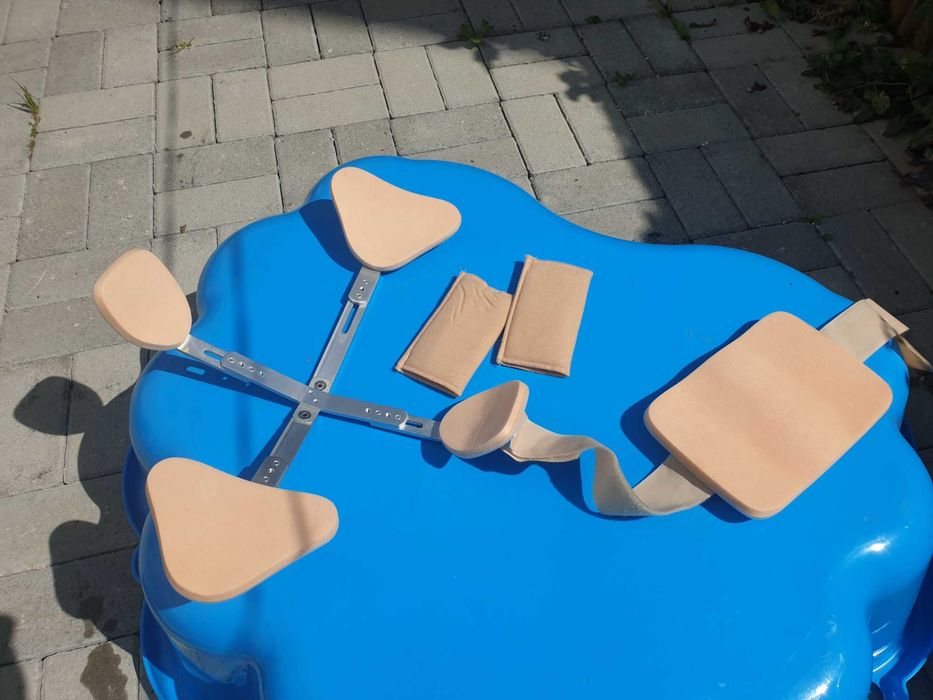 Corset ortopedic in cruce