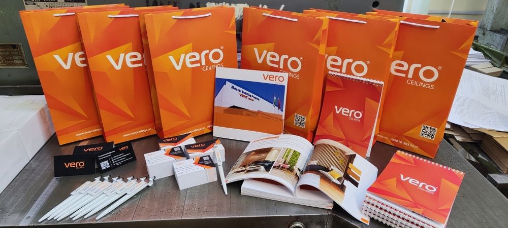 Tipografiya poligrafiya katalog blaknot futbolka kepka