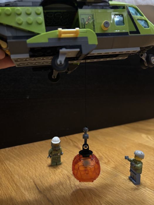 LEGO trei seturi de explorare a vulcanului 60121, 60122 si 60123