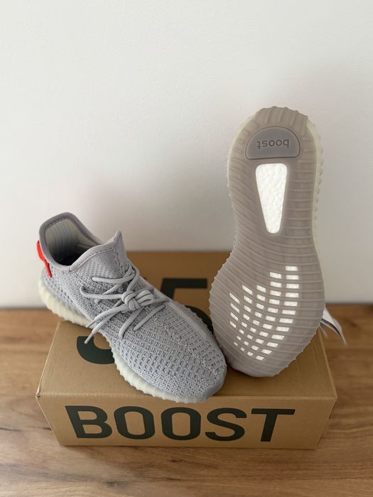 Vand Adidas Yeezy 350 V2 Tail Light | Marimi 40 42 43 EU