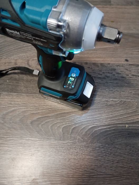 Autofiletanta pentru insurubat DTW 300 cu baterie de 6a NOU